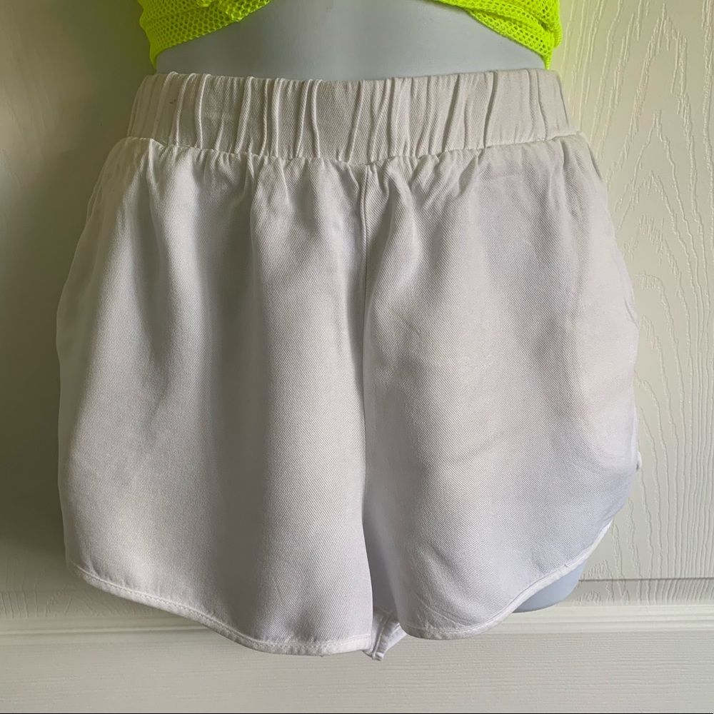Forever 21 white Shorts size M
